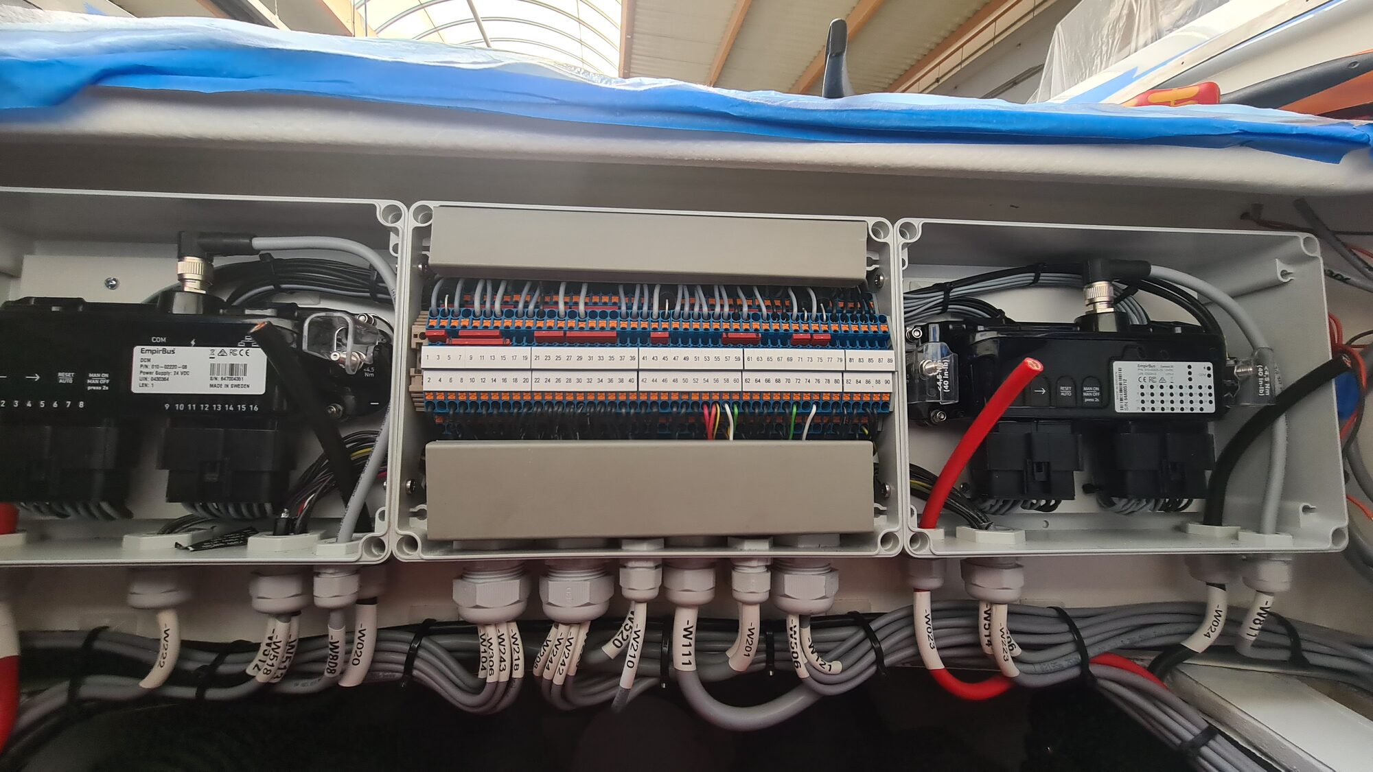 Wasserdichter Verteilerkasten mit Digital-Switching-Modulen